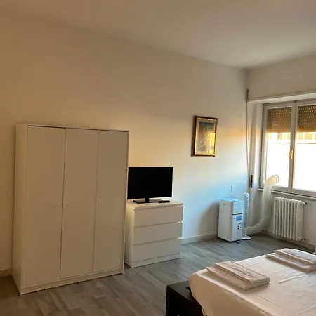 Apartment Via Delle Ghiacciaie House