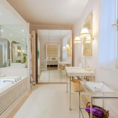 Apartment Palazzo Bartolommei Dimora Storica Centralissima