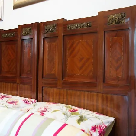 Elegant 300m From Old Town Center Apartment