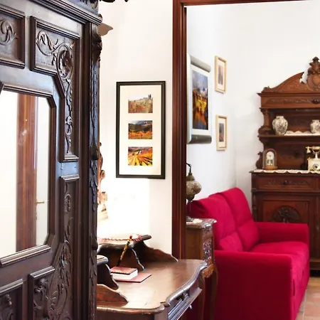 Elegant 300m From Old Town Center Apartment
