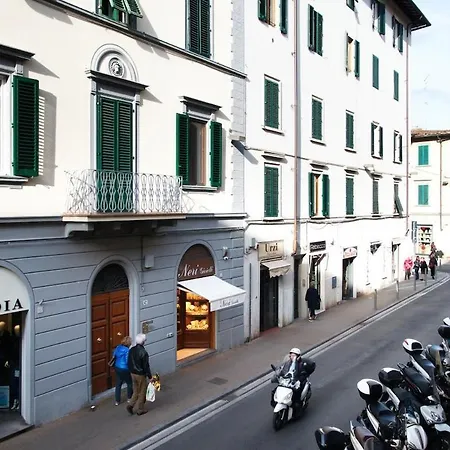 Elegant 300m From Old Town Center Apartment