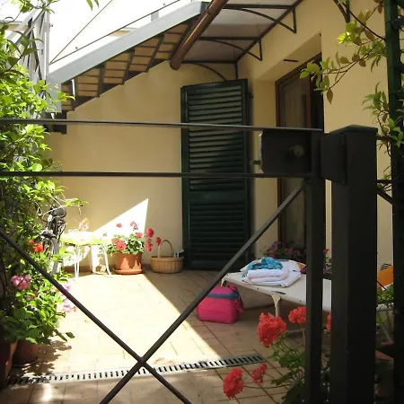 Jasmine House Apartment *