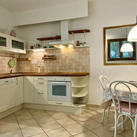 Jasmine House Apartment *