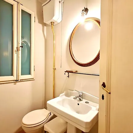Apartment Mazzini Charming Getaway With Courtyard