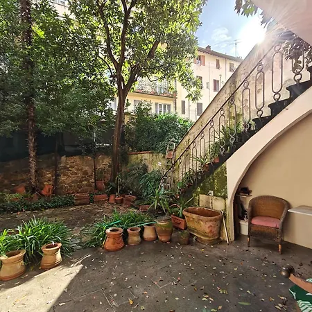 Apartamento Mazzini Charming Getaway With Courtyard *