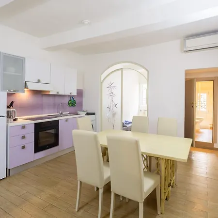 Apartment Borgognissanti