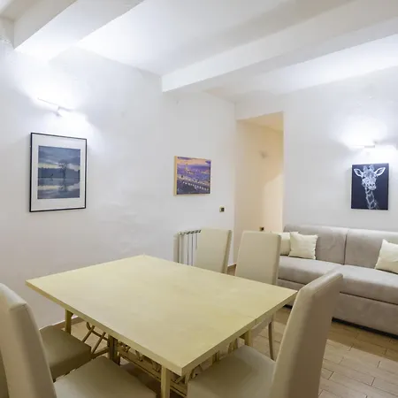 Borgognissanti Apartment *