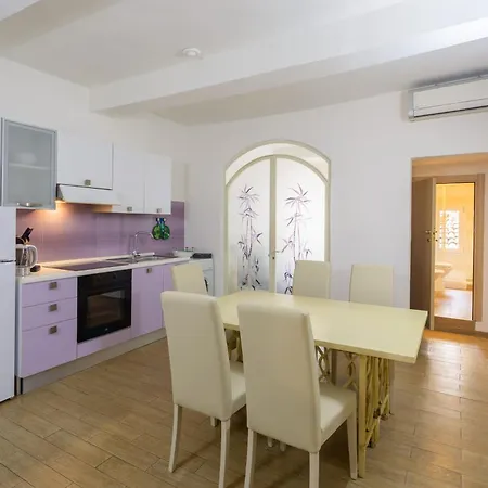 Apartment Borgognissanti *