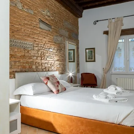 Sweet House In Ghibellina Street Apartment