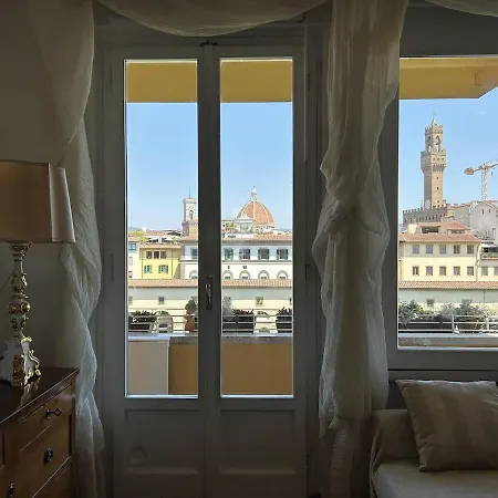 Wonderful Terrace Over Ponte Vecchio With Elevator Флоренция