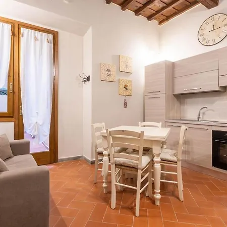 Private Garden Apartment *