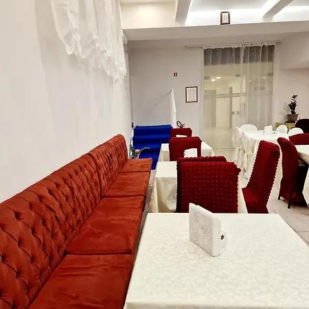 2000 Hotell