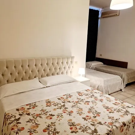 2000 Hotel 2*