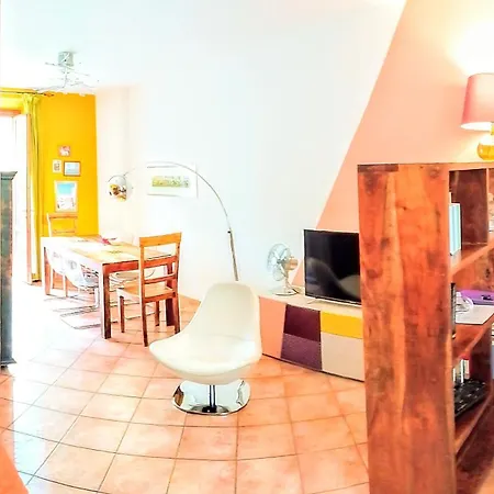 House Nubia, San Frediano, Near Ponte Vecchio, With Free Private Parking Lot Apartment *
