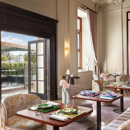 Hotell The St. Regis 5*