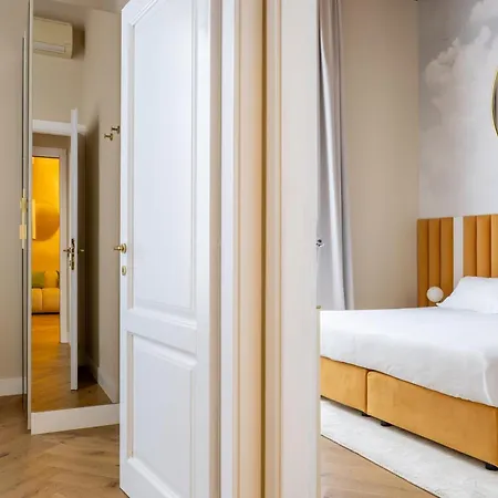 Renascentia In - Adults Only 2* Florencie