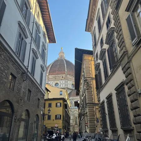 Brunelleschi - 14th Century Just 120 Steps From Cathedral - Intero Florence