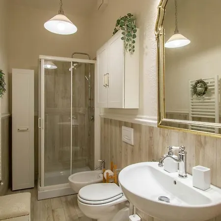 Stylish 2 Bedroom Flat - Garden