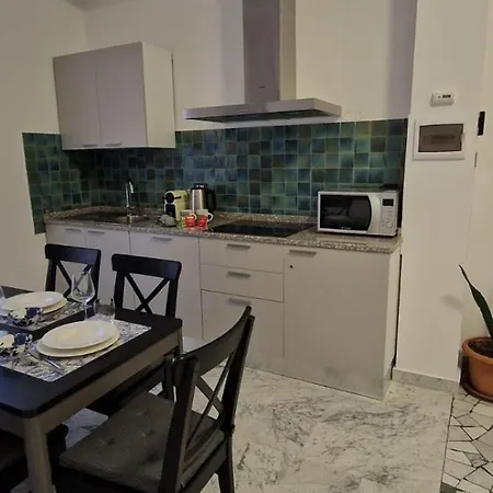 G&g One Station Apartment