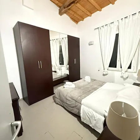 Three Bedroom In Center *