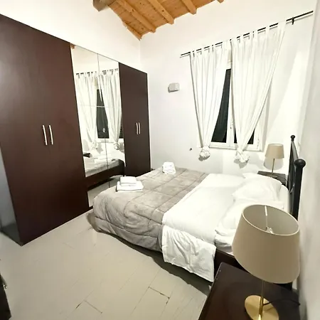 Three Bedroom In Center * Florence
