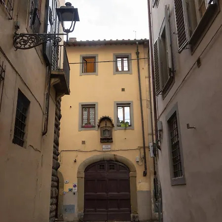 Bizze Santa Croce Apartment *