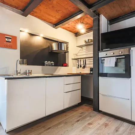 Urban Spirit Cozy And Modern Apartment *