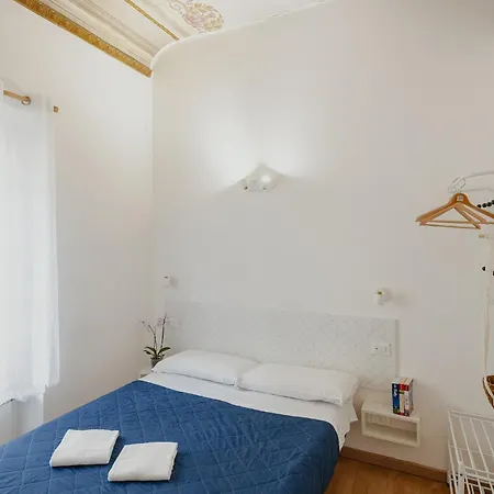 Florence Rooms Bed & Breakfast *