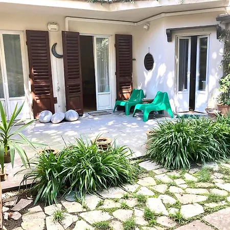 Apartment Mazzini Charming Getaway With Courtyard *