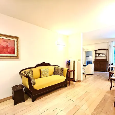Mazzini Charming Getaway With Courtyard Apartment Florence