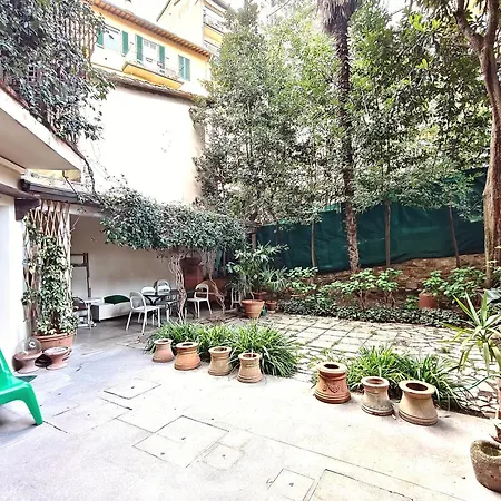 Apartment Mazzini Charming Getaway With Courtyard *