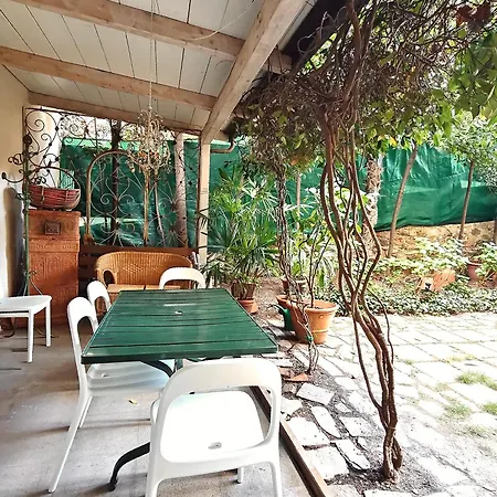 Mazzini Charming Getaway With Courtyard
