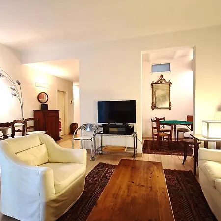 Mazzini Charming Getaway With Courtyard Apartment *