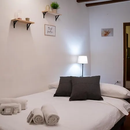 Apartment Pitti13 *