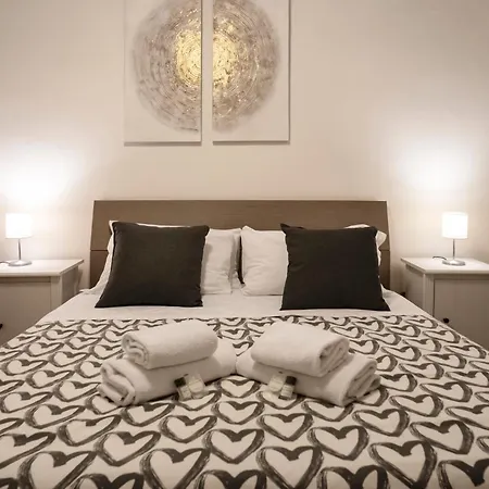 Pitti13 Apartment