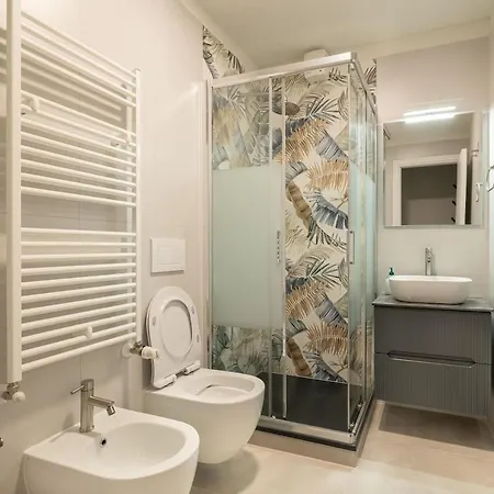 Modern Two-room Near Station And Airport Daire *