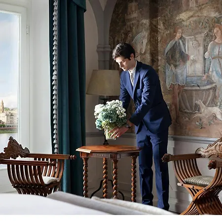 The St. Regis 5*