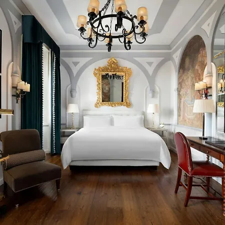 The St. Regis 5* Florens