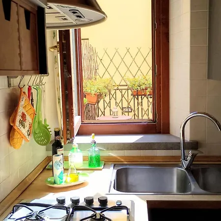 House Nubia, San Frediano, Near Ponte Vecchio, With Free Private Parking Lot *
