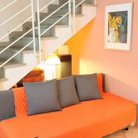House Nubia, San Frediano, Near Ponte Vecchio, With Free Private Parking Lot *