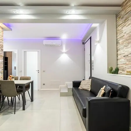 New - 2 Min Metro Batoni - Luxury Con Posto Auto Apartment *