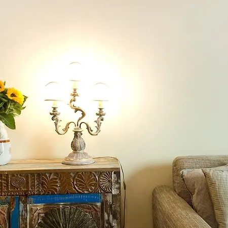 Romantic Hideaway 5 Min Walk From Station Apartment *
