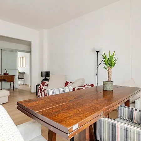 With A View And A Glass Of Wine! Apartment *