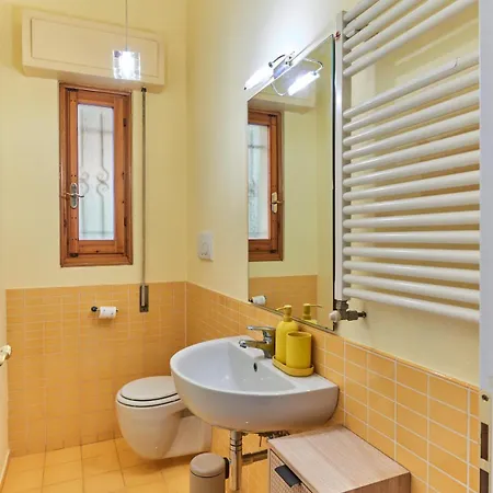 Vill'etta, The Artist's Apartment