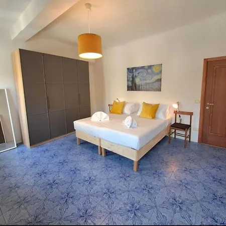 Leone Flat * Florence