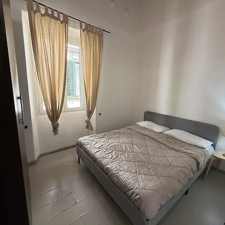 Three Bedroom In Center *