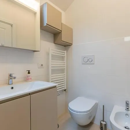 Apartamento Colonna Folonari 6 *