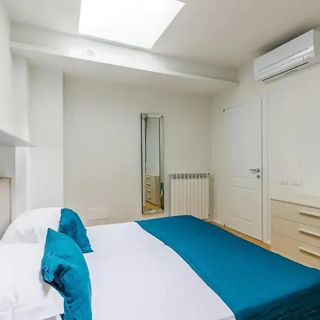Colonna Rucellai 5 Apartment *