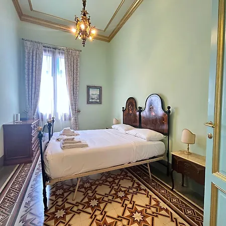 Florentine Penthouse By Florencehospitality Com * Florence