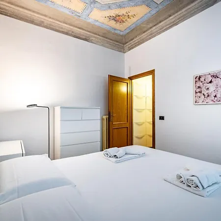 Yd Your Quiet Escape In The Center * Florencia